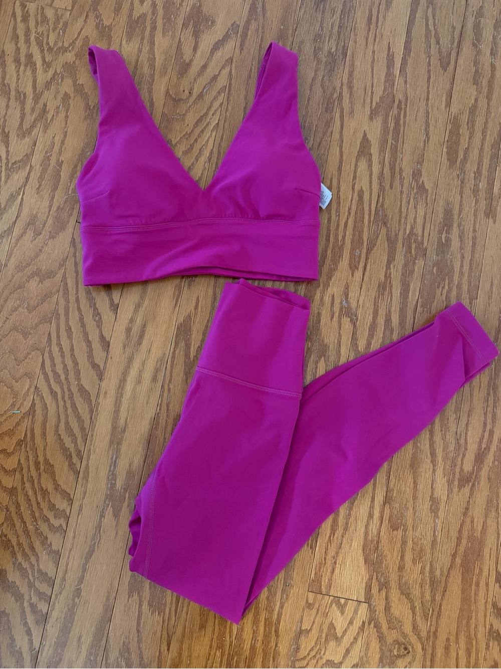 NWOT Lululemon align v-neck bra and and align leggings ripened raspberry sz 2/6